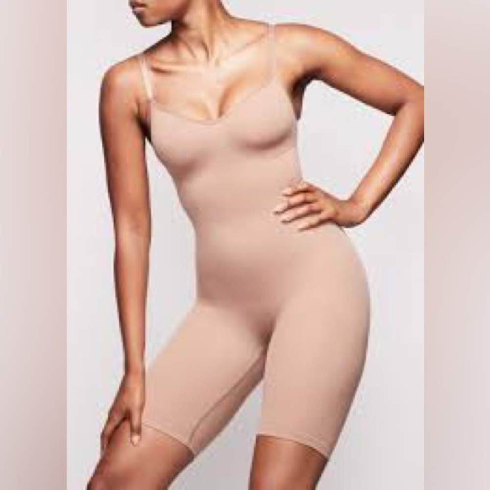 SKIMS NWOT NUDE VIRAL SHAPE WEAR BODYSUIT w/ SHORTS